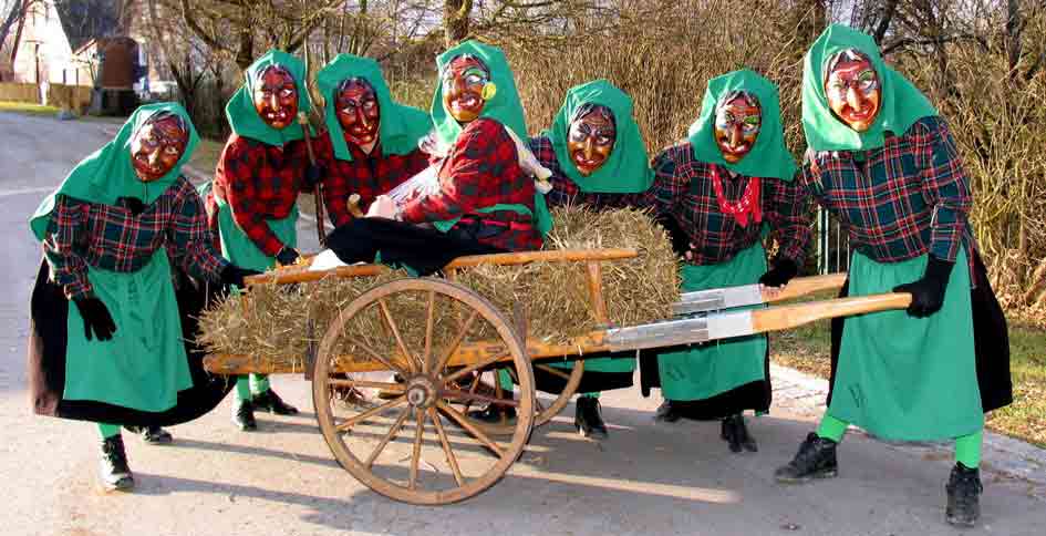 Startklar zum Umzug am  Startklar zum Umzug am