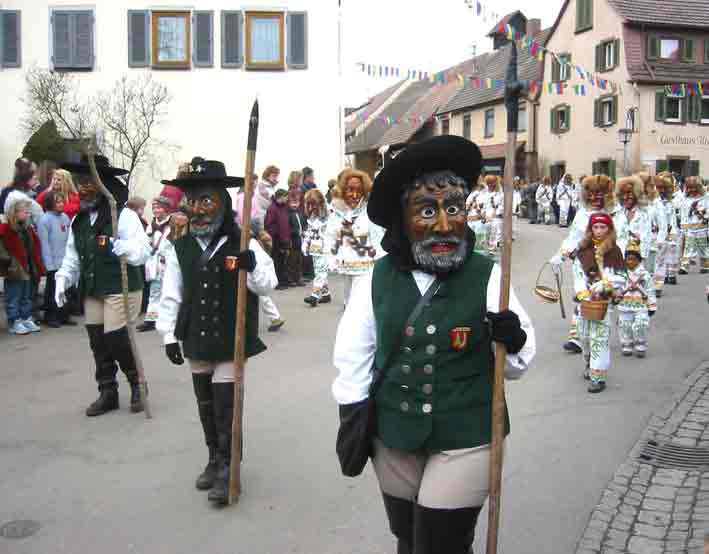 Teil der Flößergruppe beim Umzug in Betra Teil der Flößergruppe beim Umzug in Betra